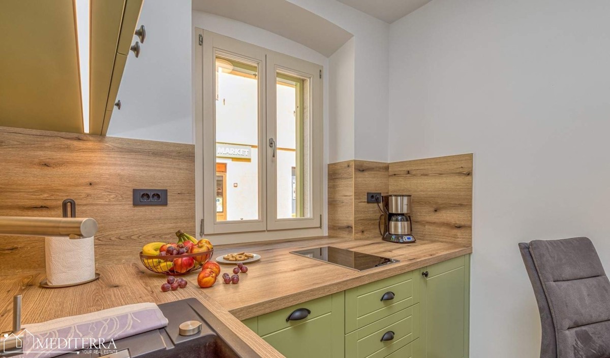 Casa con 3 appartamenti in ottima posizione, Orsera, Istria