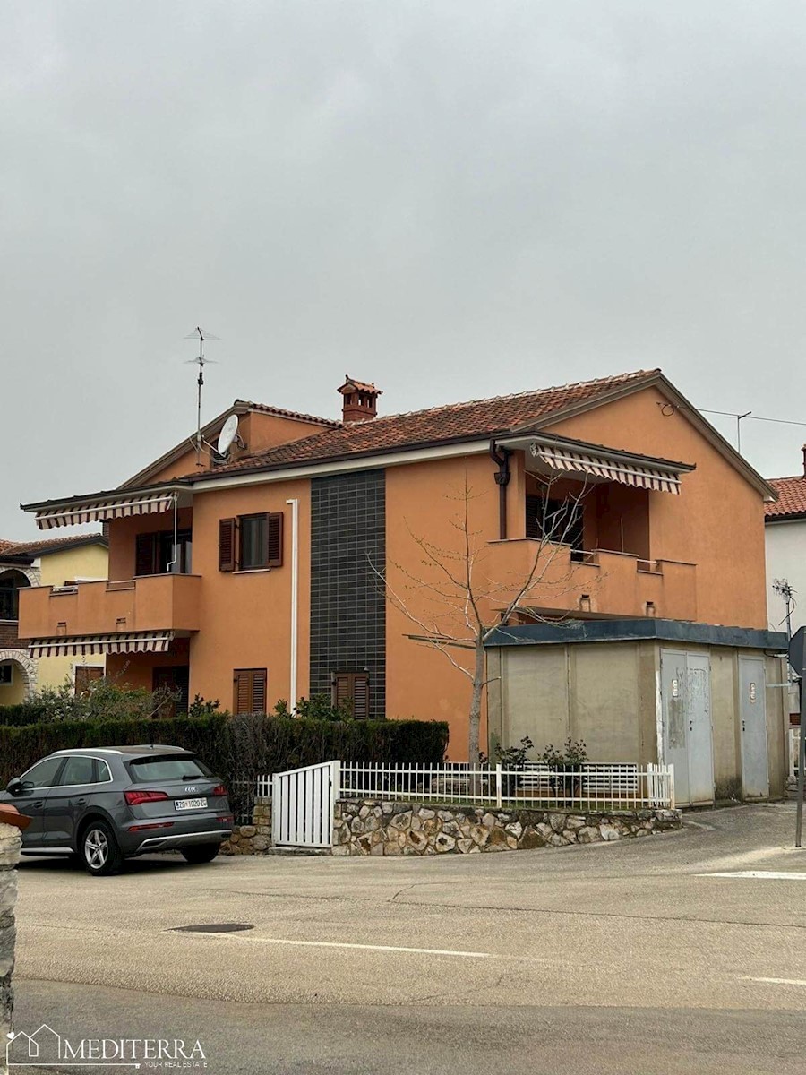 Casa in ottima posizione con vista sul mare, Cittanova, Istria