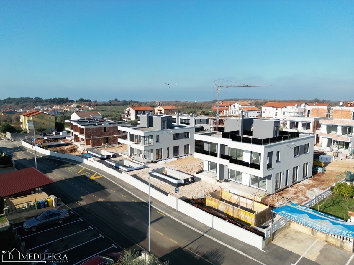 Moderna casa duplex con terrazza sul tetto e vista mare Cittanova, Istria