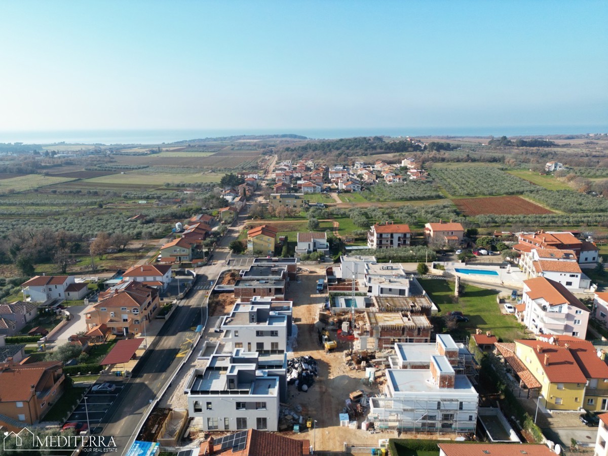 Moderna casa duplex con terrazza sul tetto e vista mare Cittanova, Istria