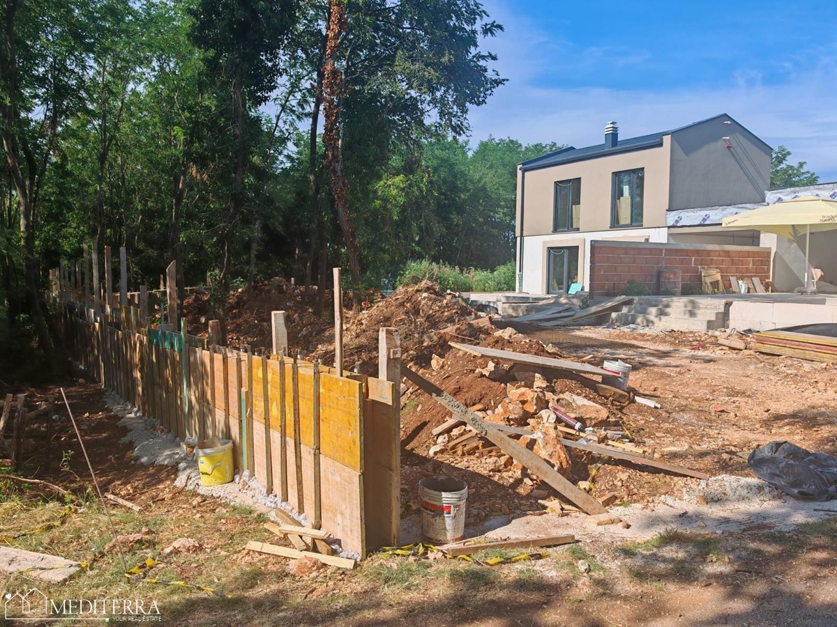 Nuovo edificio in una posizione eccezionale, Novigrad, Istria