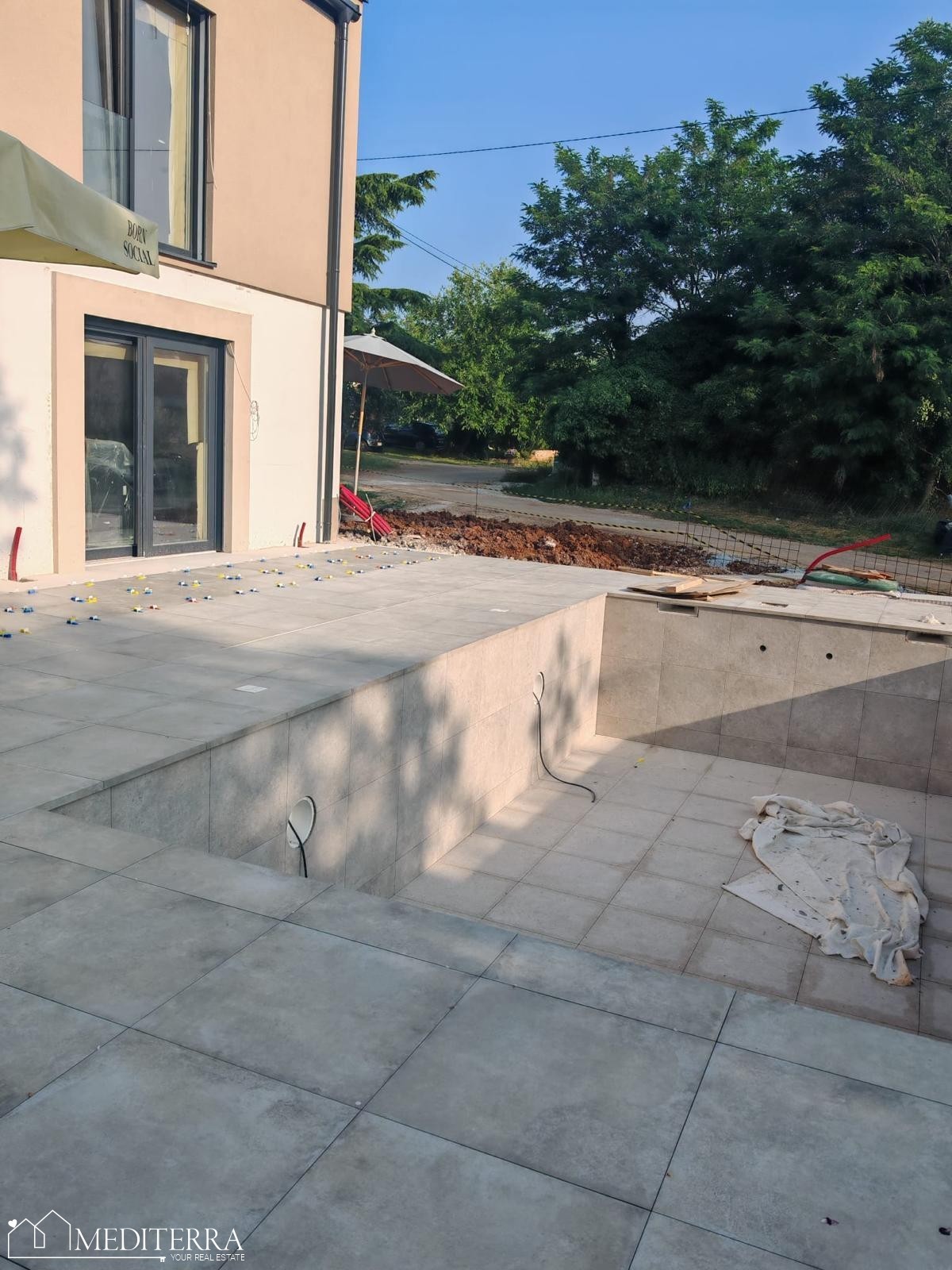 Nuovo edificio in una posizione eccezionale, Novigrad, Istria