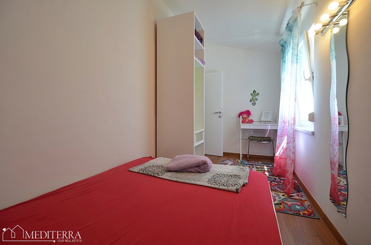 Appartamento su due piani con splendida vista mare, Cittanova, Istria