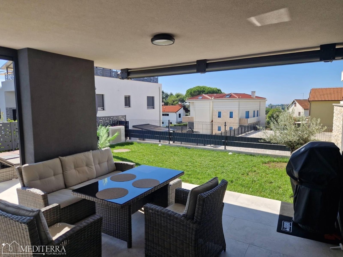 Splendido appartamento modernamente arredato con piscina in una posizione eccellente, Novigrad, Istria