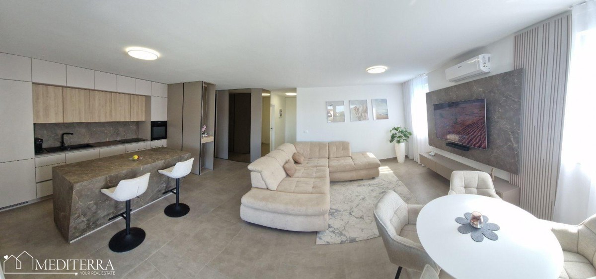 Splendido appartamento modernamente arredato con piscina in una posizione eccellente, Novigrad, Istria