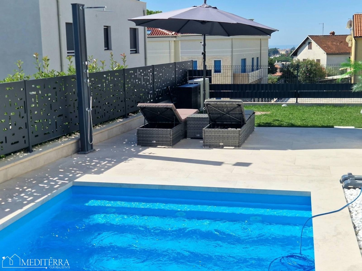 Splendido appartamento modernamente arredato con piscina in una posizione eccellente, Novigrad, Istria