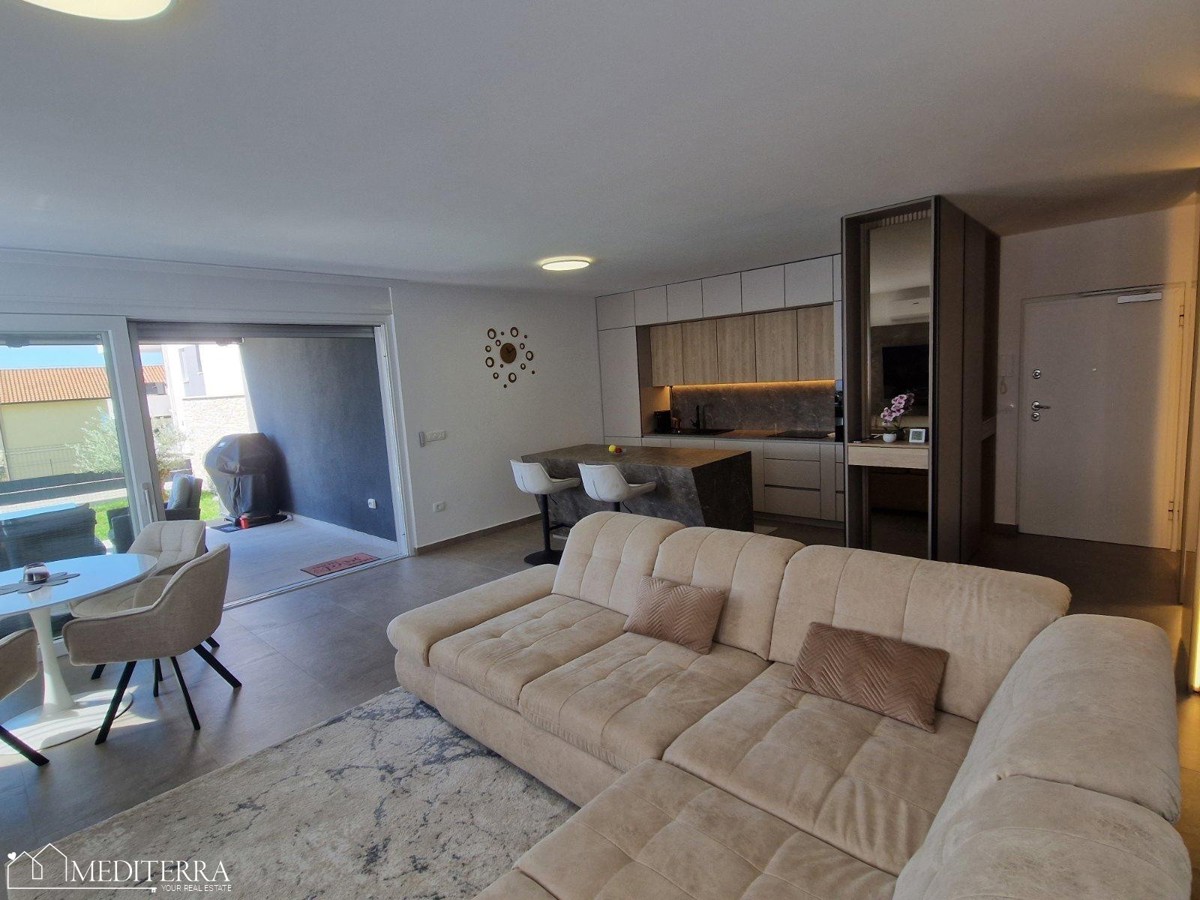 Splendido appartamento modernamente arredato con piscina in una posizione eccellente, Novigrad, Istria