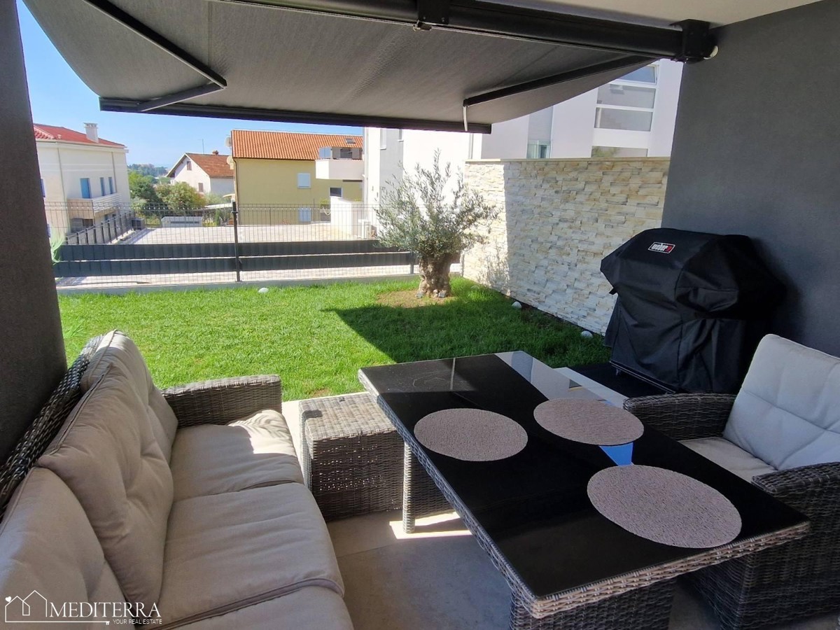 Splendido appartamento modernamente arredato con piscina in una posizione eccellente, Novigrad, Istria