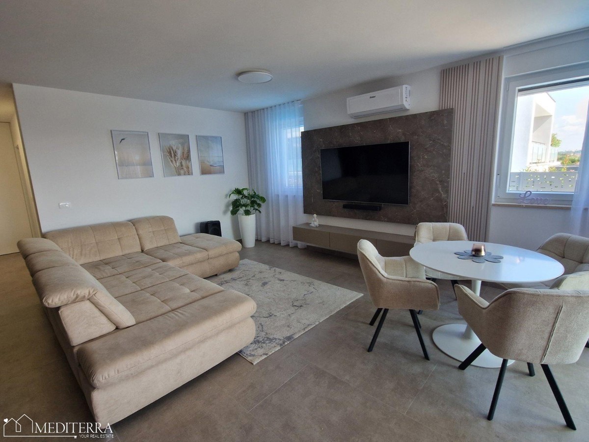 Splendido appartamento modernamente arredato con piscina in una posizione eccellente, Novigrad, Istria