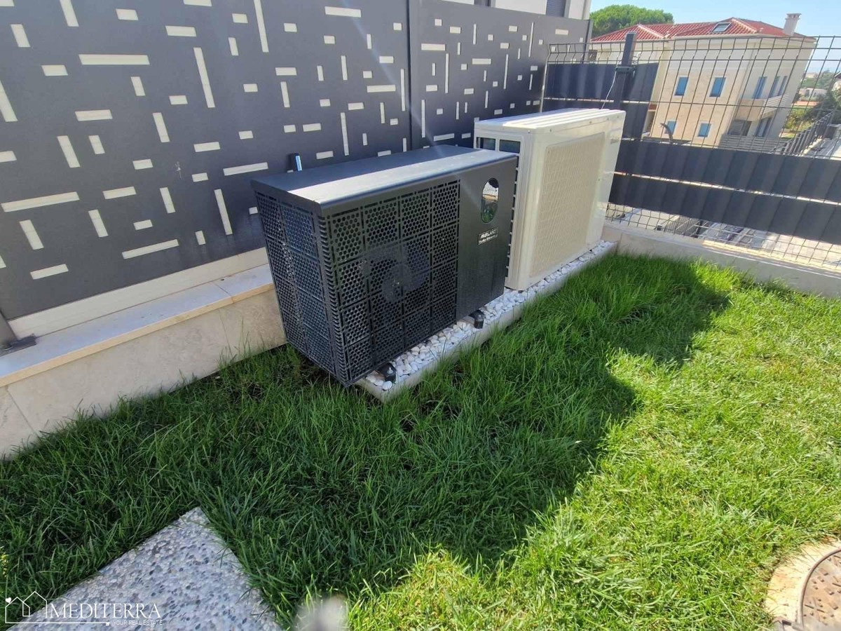 Splendido appartamento modernamente arredato con piscina in una posizione eccellente, Novigrad, Istria