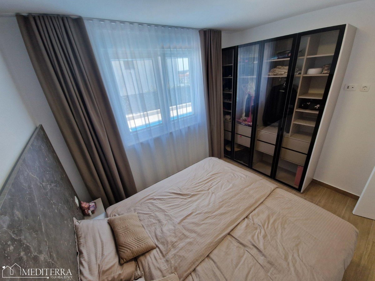 Splendido appartamento modernamente arredato con piscina in una posizione eccellente, Novigrad, Istria