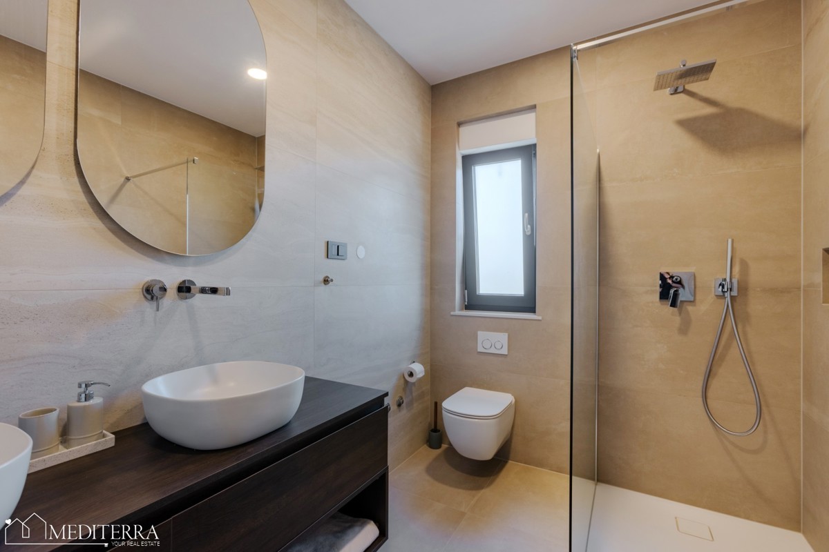 Istria, Kaštelir-Labinci – Villa moderna in stile istriano con vista panoramica sul mare