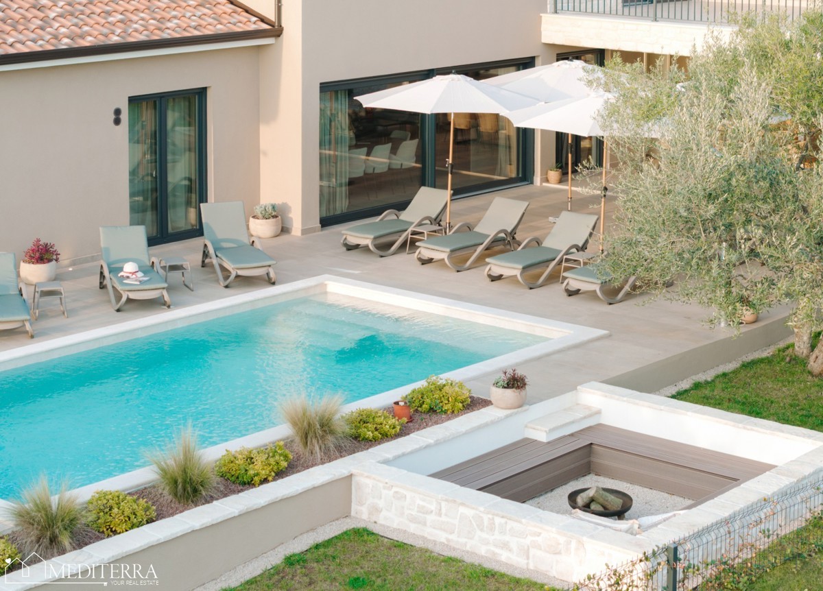 Istria, Kaštelir-Labinci – Villa moderna in stile istriano con vista panoramica sul mare