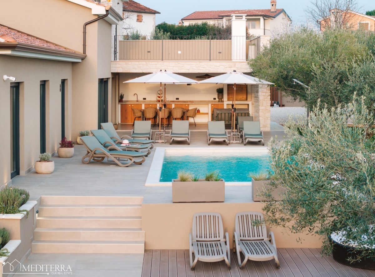 Istria, Kaštelir-Labinci – Villa moderna in stile istriano con vista panoramica sul mare