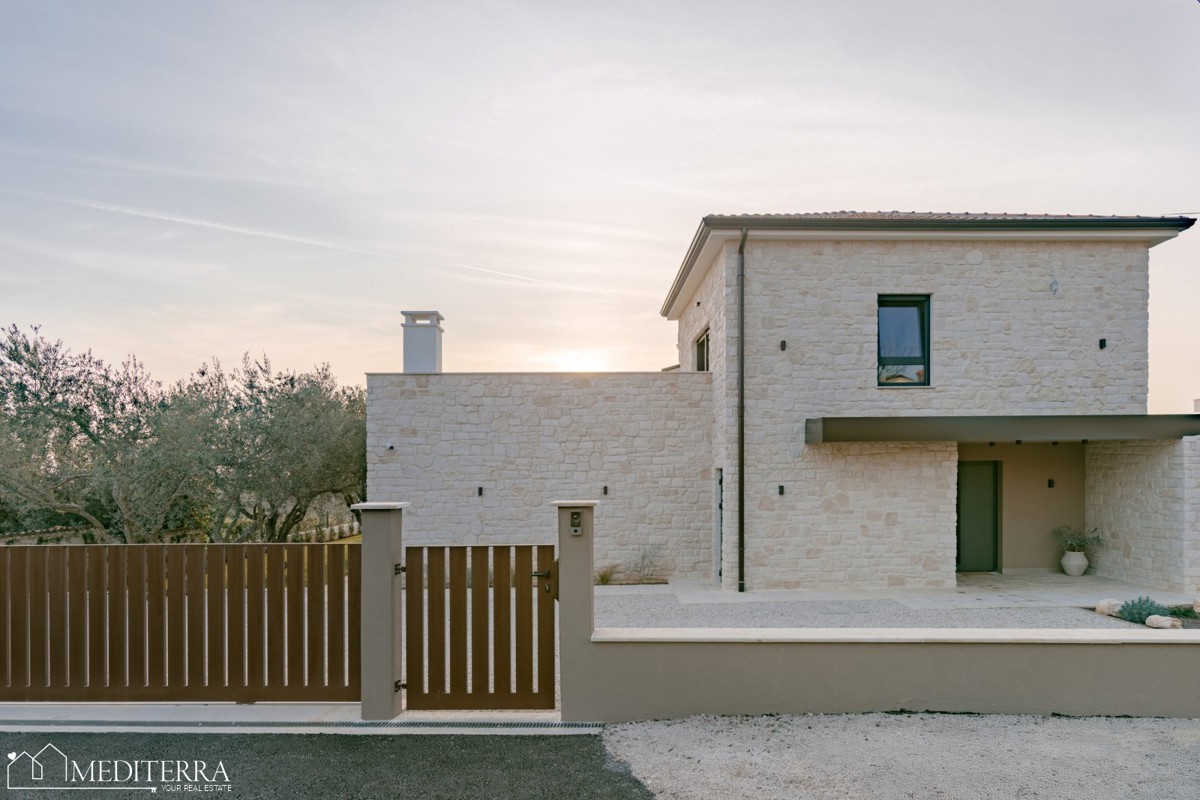 Istria, Kaštelir-Labinci – Villa moderna in stile istriano con vista panoramica sul mare