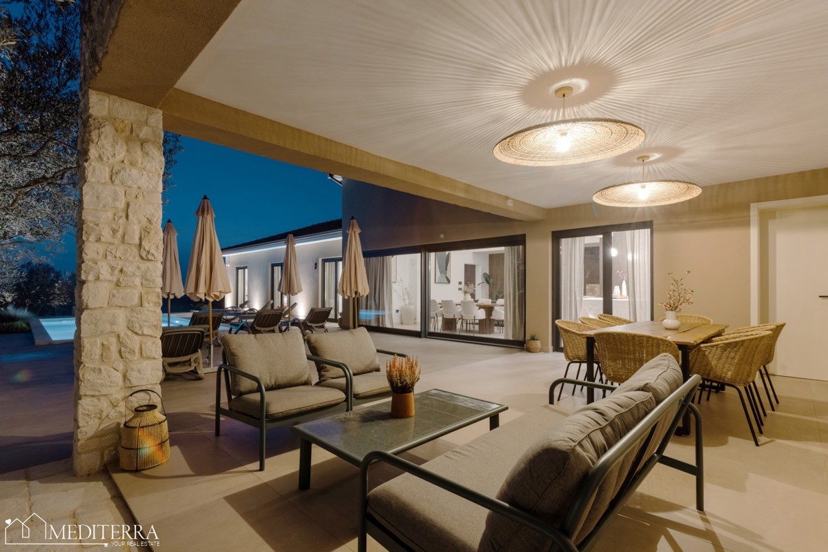 Istria, Kaštelir-Labinci – Villa moderna in stile istriano con vista panoramica sul mare