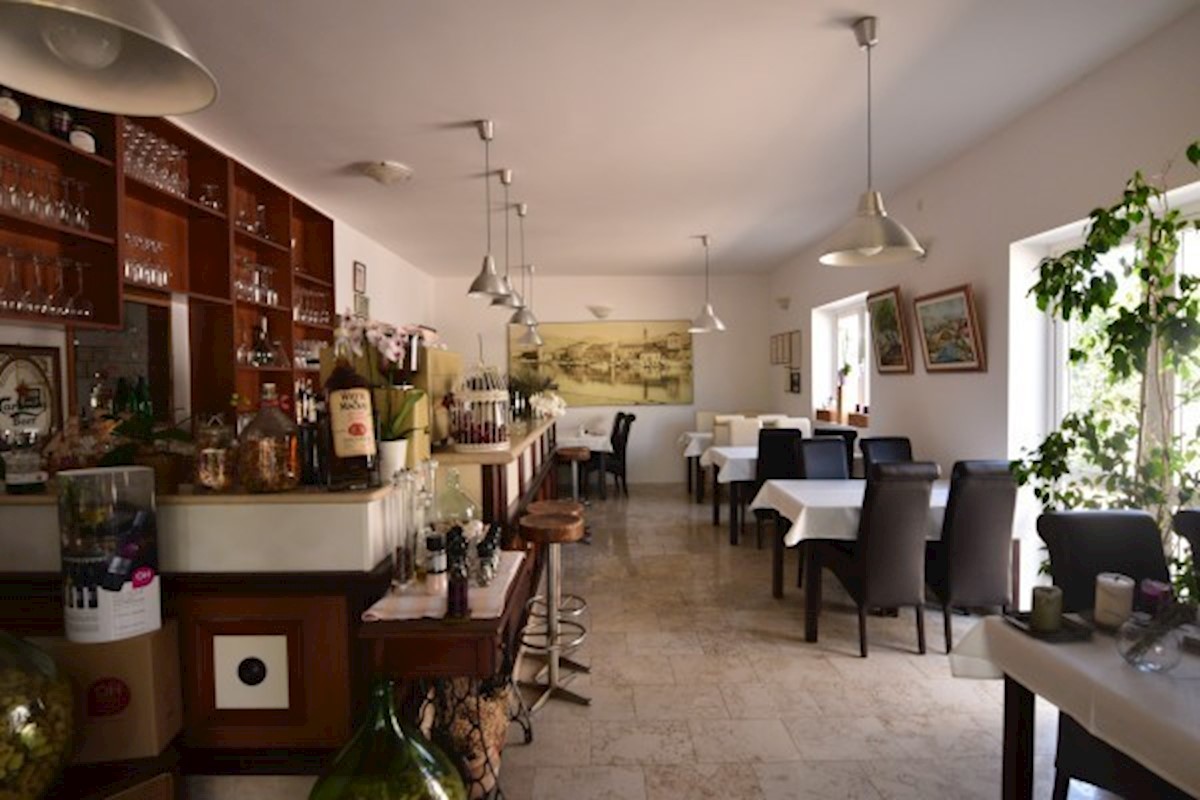 Casa con ristorante e appartamenti, Porec, Istria