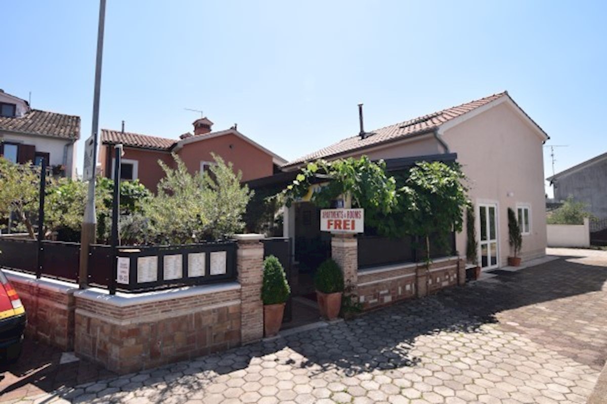 Casa con ristorante e appartamenti, Porec, Istria