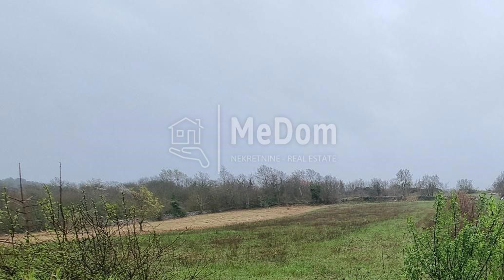 Terreno Marići, Kanfanar, 691m2