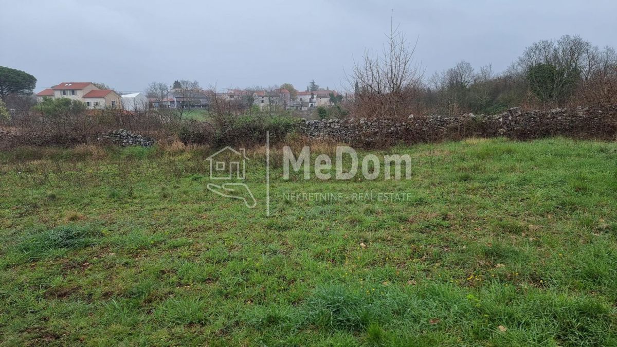 Terreno Marići, Kanfanar, 691m2