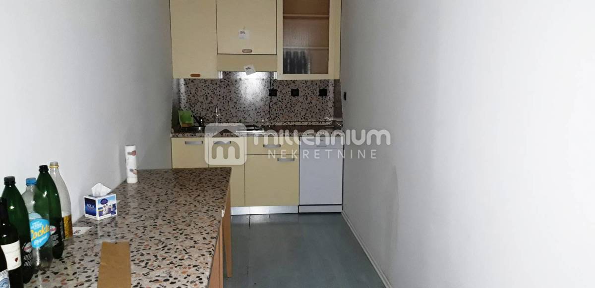 Locale commerciale Škurinje, Rijeka, 2.907m2