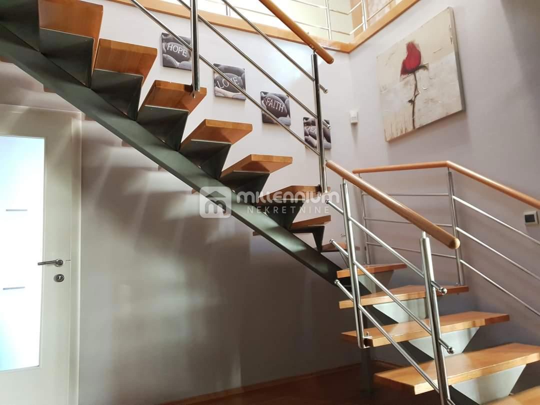 Casa Ravna Gora, 360m2