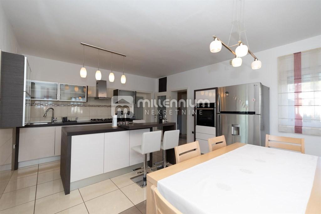 Casa Ravna Gora, 360m2