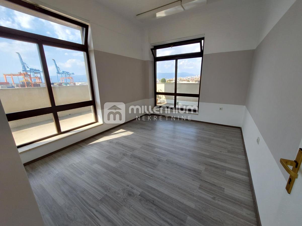 Locale commerciale Pećine, Rijeka, 93,71m2