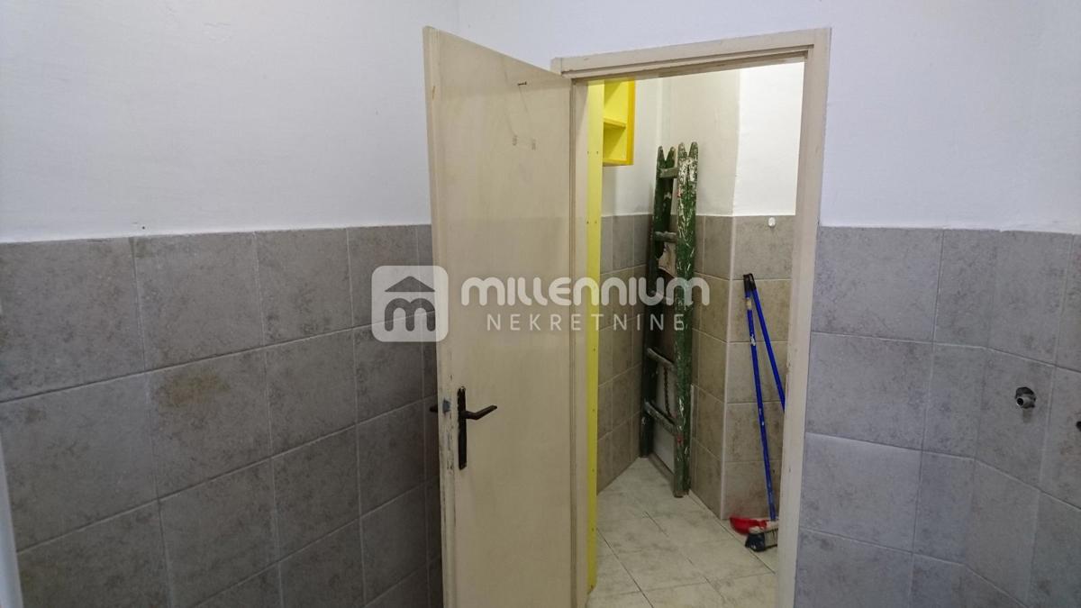 Locale commerciale Belveder, Rijeka, 27m2