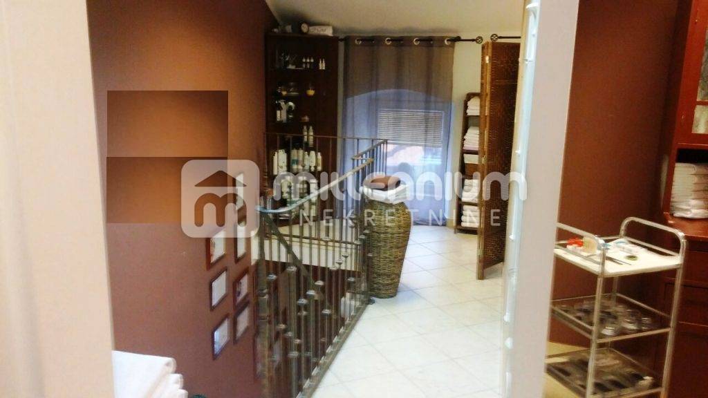 Locale commerciale Viškovo, 74m2