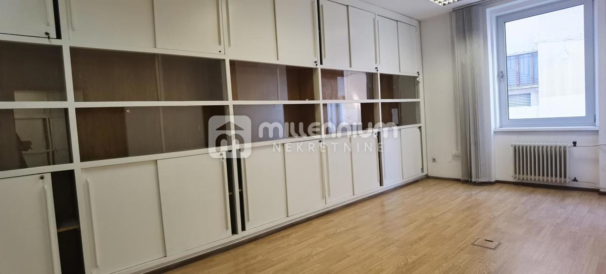 Locale commerciale Centar, Rijeka, 730m2