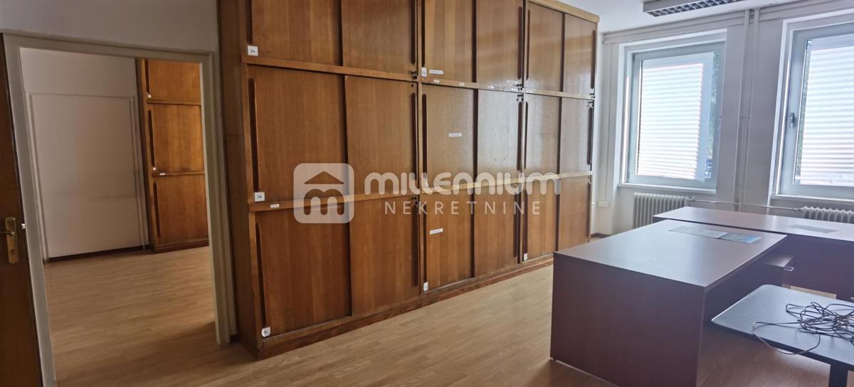 Locale commerciale Centar, Rijeka, 730m2