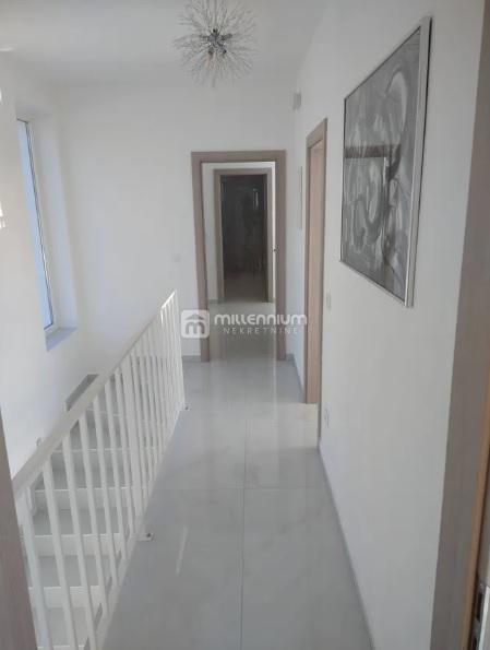 Casa Trget, Raša, 223m2