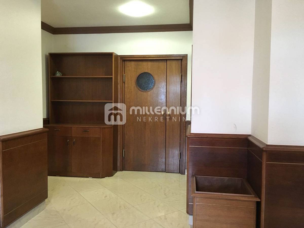 Locale commerciale Crikvenica, 118m2