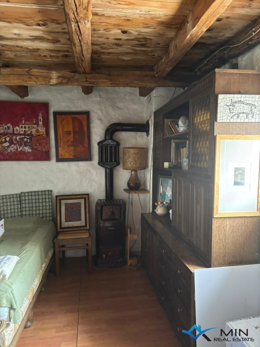 Casa in pietra vicino a Buie