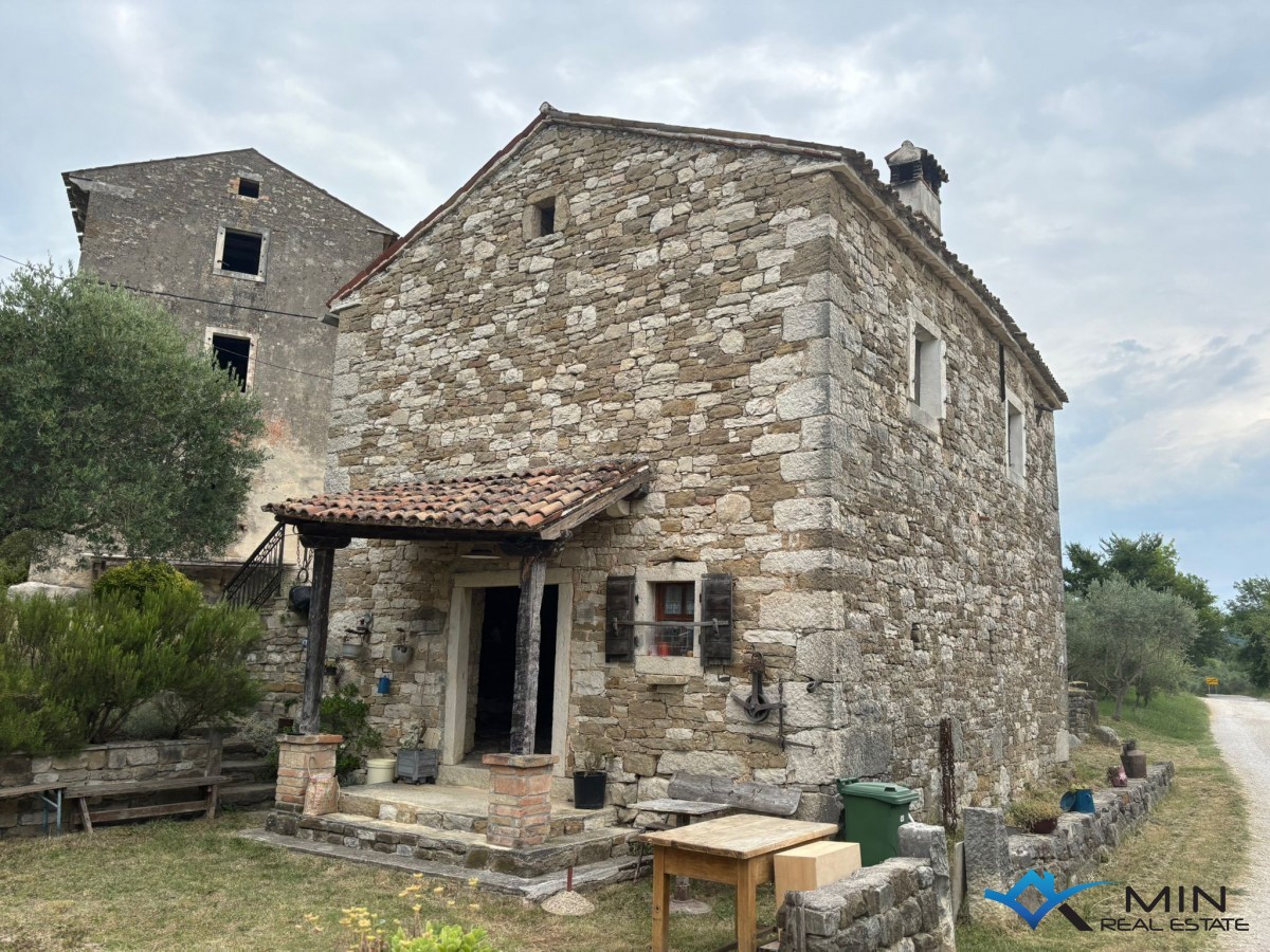 Casa in pietra vicino a Buie