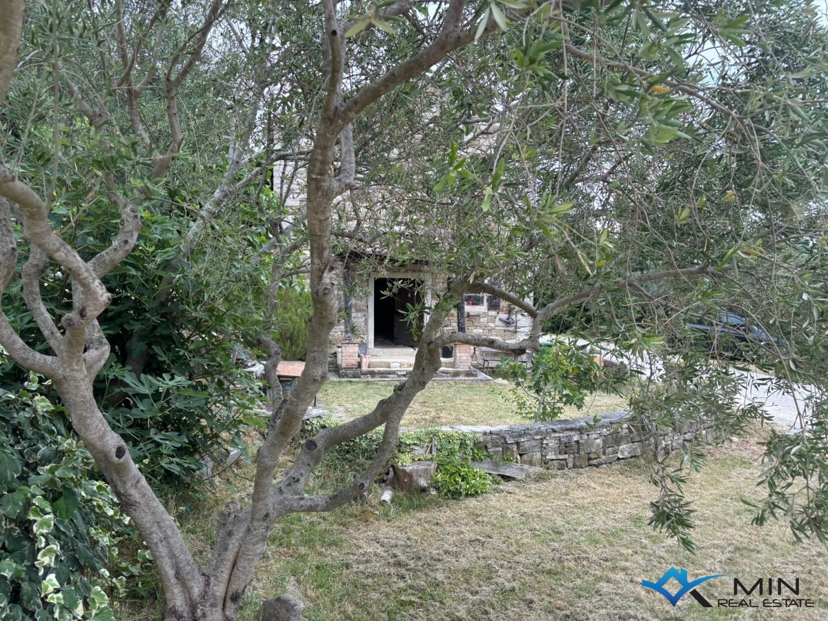 Casa in pietra vicino a Buie