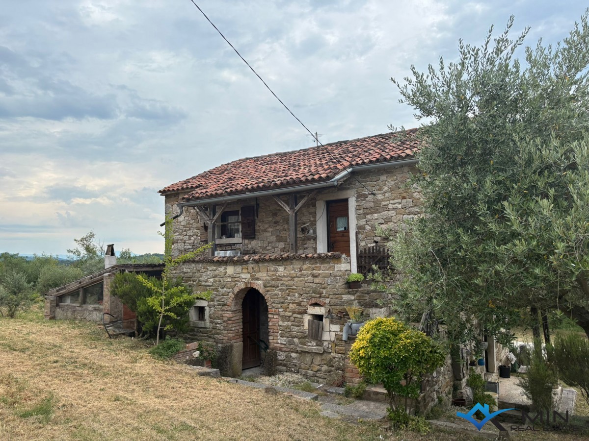 Casa in pietra vicino a Buie