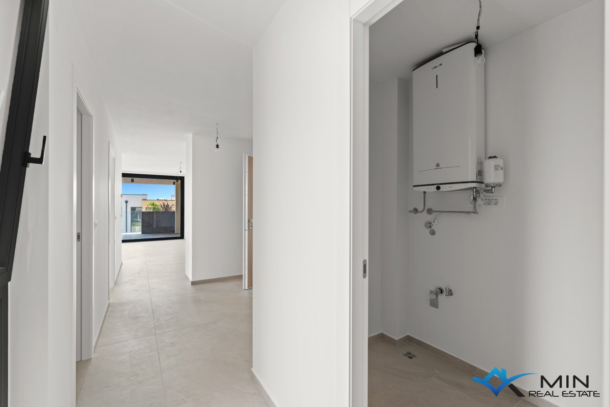 Lussuoso appartamento con vista mare a Cittanova ( aA4 )