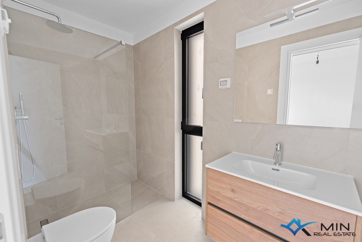 Lussuoso appartamento con vista mare a Cittanova ( aA4 )