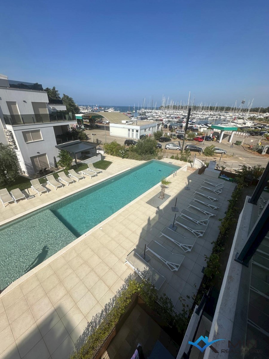 Appartamento con terrazza sul tetto e vista mare a Cittanova