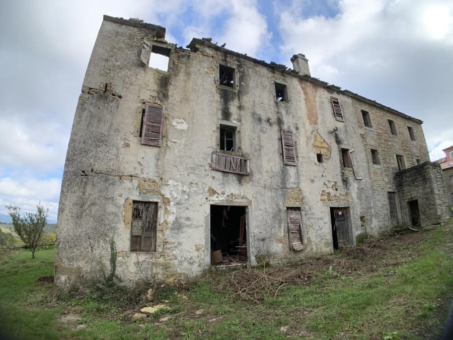 Casa di pietra vicino a Momjan