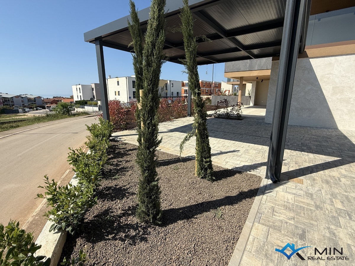 Lussuoso appartamento con vista sul mare - Cittanova ( bD1 )