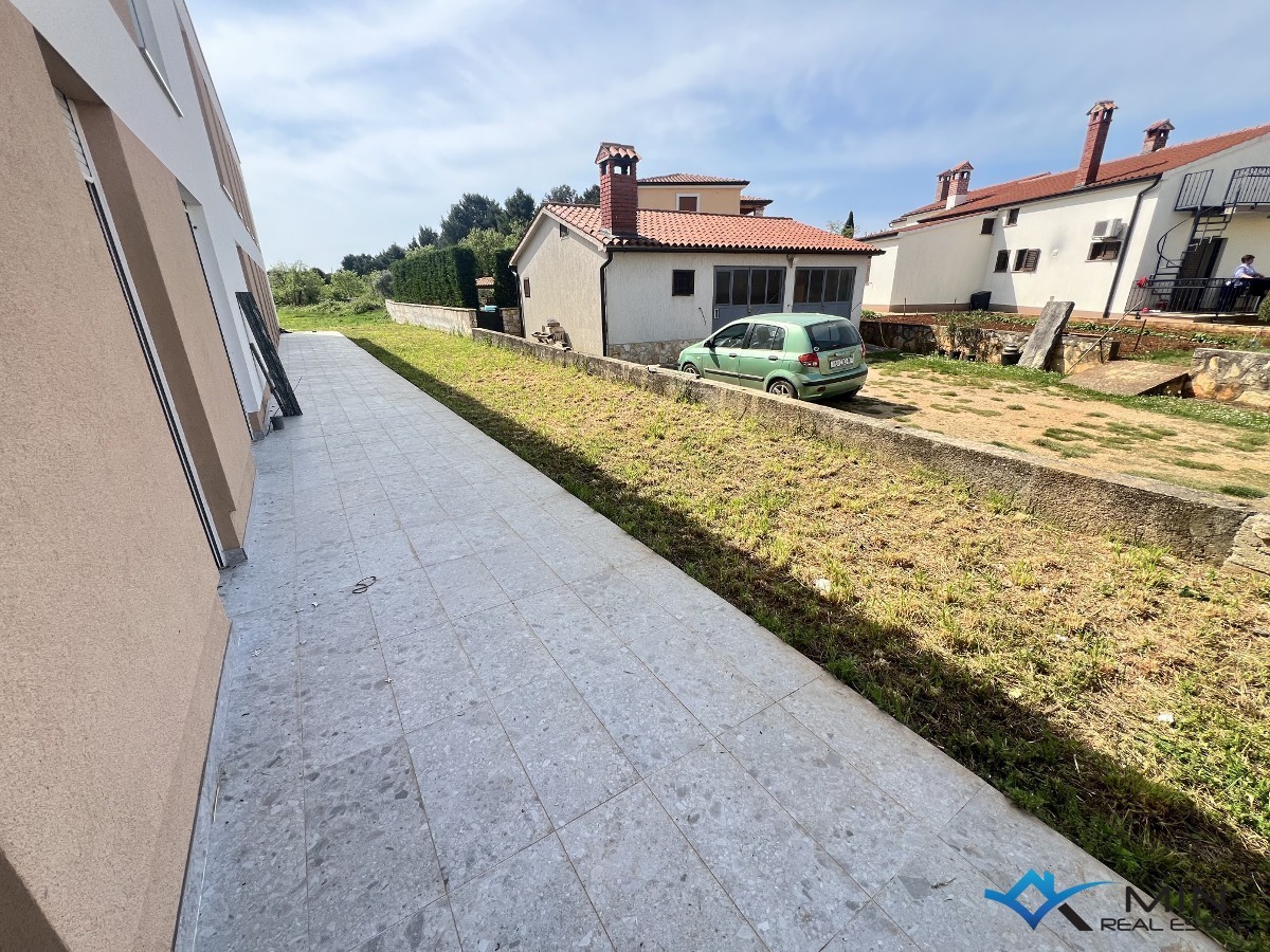 Appartamento al piano terra con giardino nelle vicinanze di Cittanova (1)