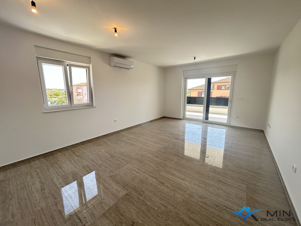 Appartamento in buona posizione con vista sul mare a Cittanova (S8)