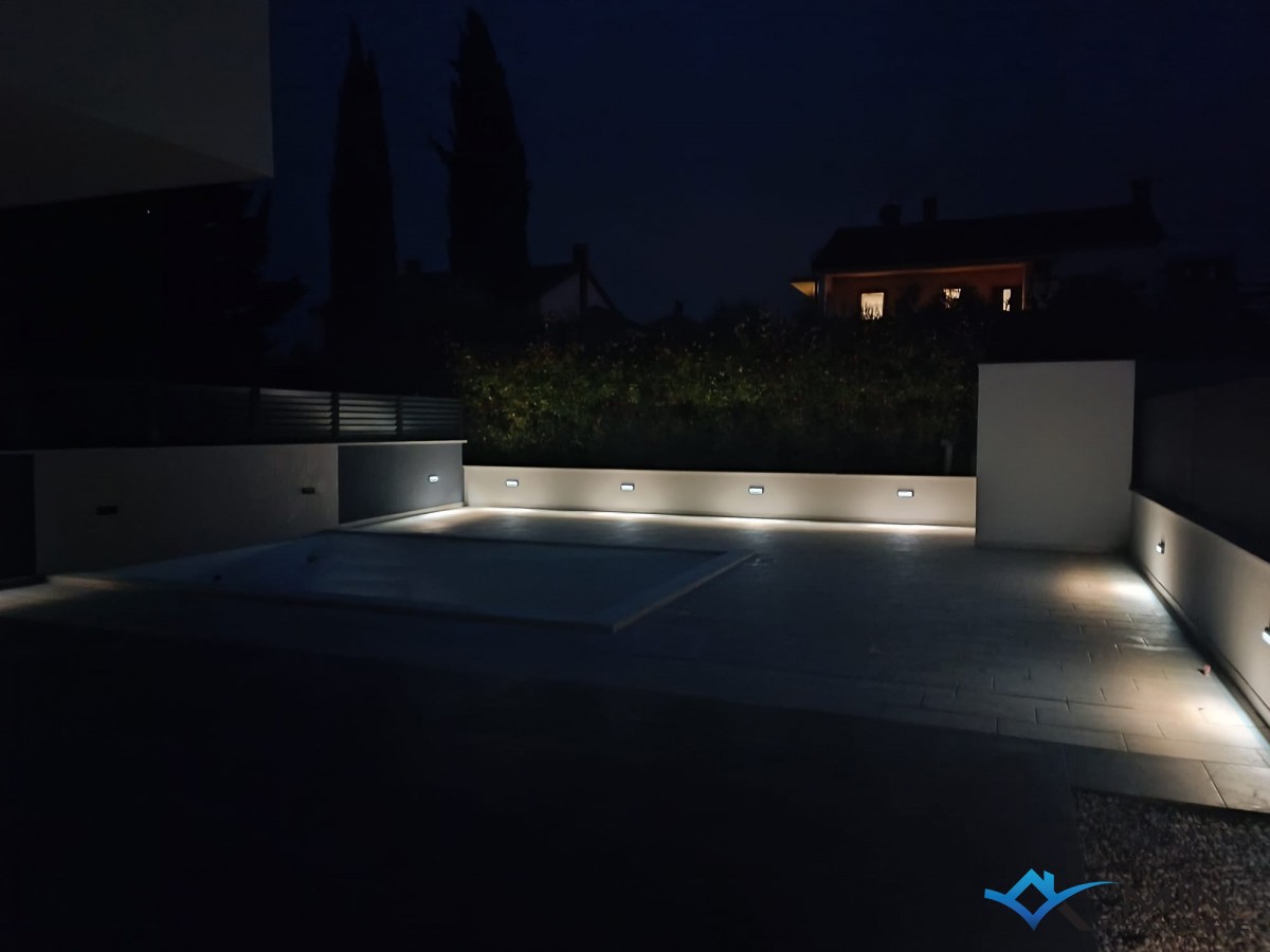 Casa bifamiliare con piscina a Cittanova