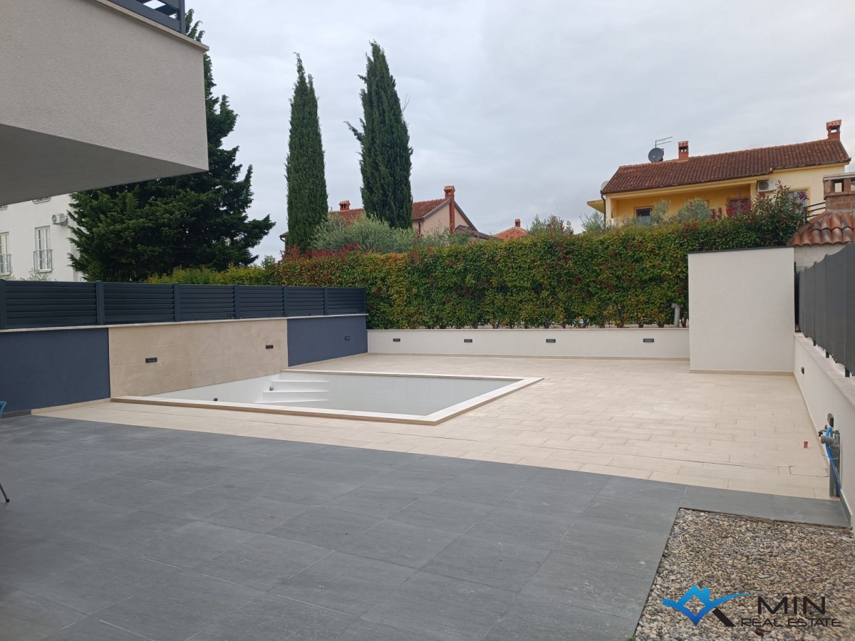 Casa bifamiliare con piscina a Cittanova