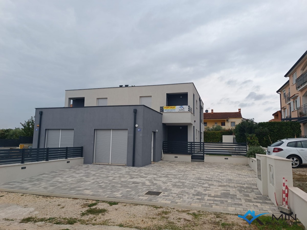 Casa bifamiliare con piscina a Cittanova