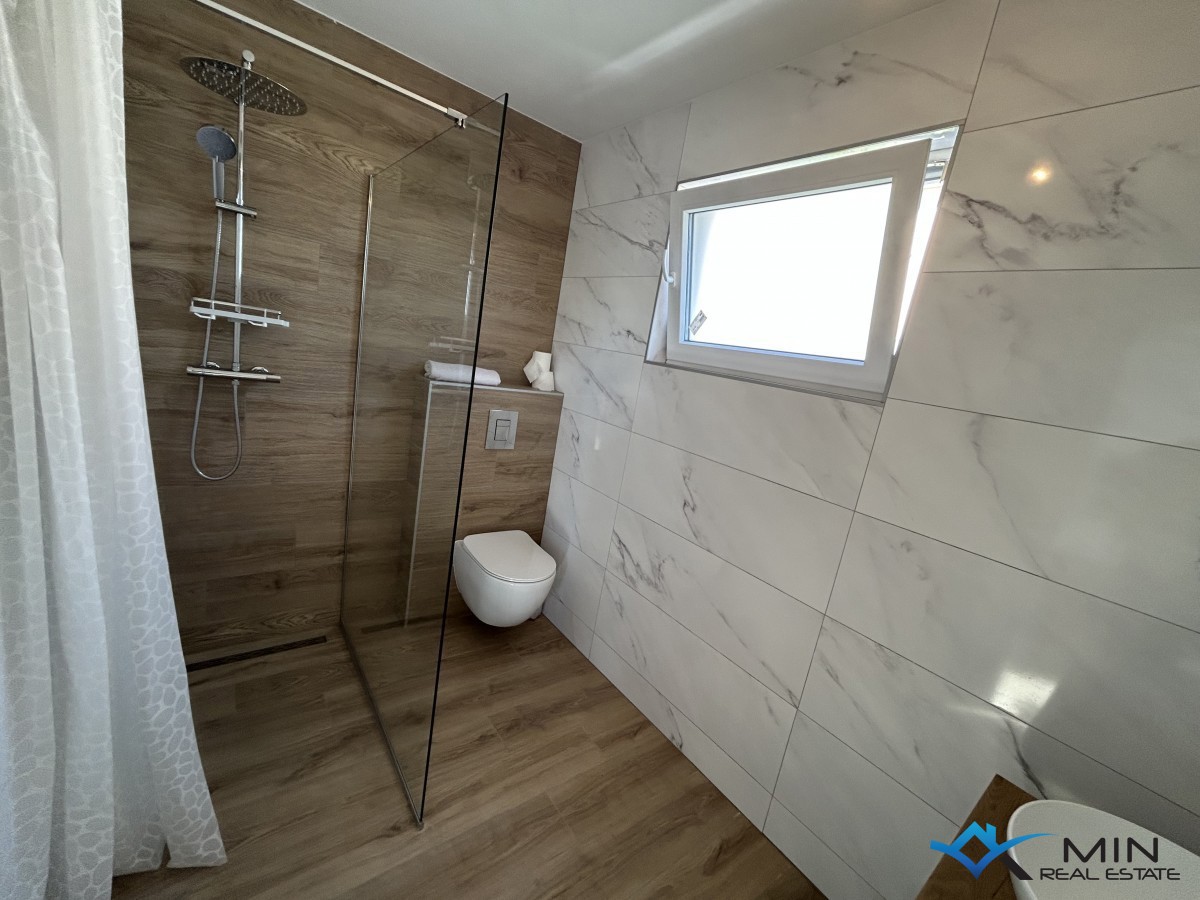 Casa bifamiliare con piscina a Cittanova