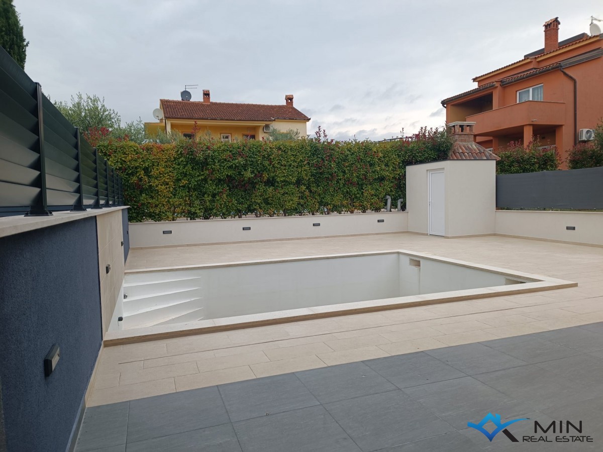 Casa bifamiliare con piscina a Cittanova